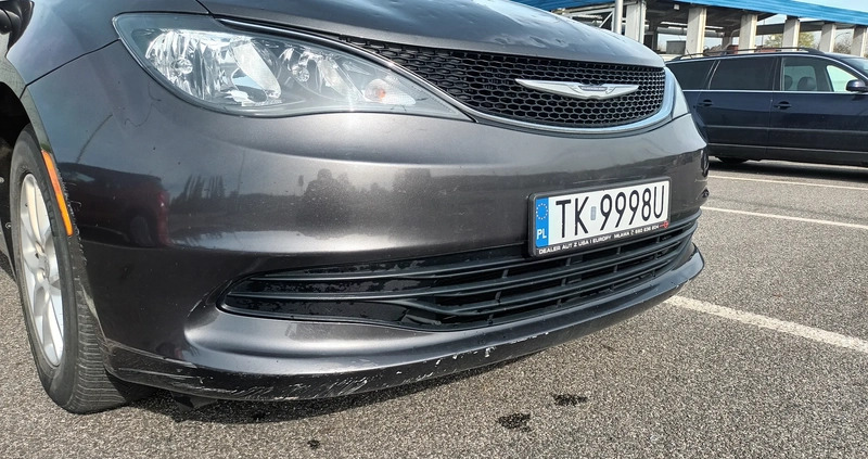 Chrysler Pacifica cena 99900 przebieg: 123000, rok produkcji 2017 z Kielce małe 631